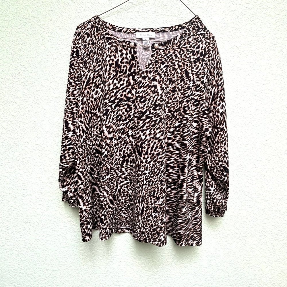 Women's Calvin Klein leopard print top gold chain and pearl size L  NWOT